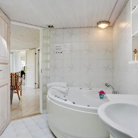 Tatil Evi Stunning In Brenderup Fyn With House Sea View Bro (Funen)
