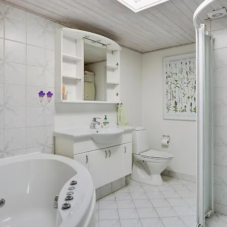 Stunning In Brenderup Fyn With House Sea View