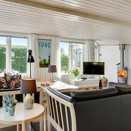 Stunning In Brenderup Fyn With House Sea View Bro (Funen)