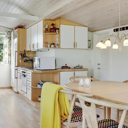 Two-bedroom In Brenderup Fyn 度假居